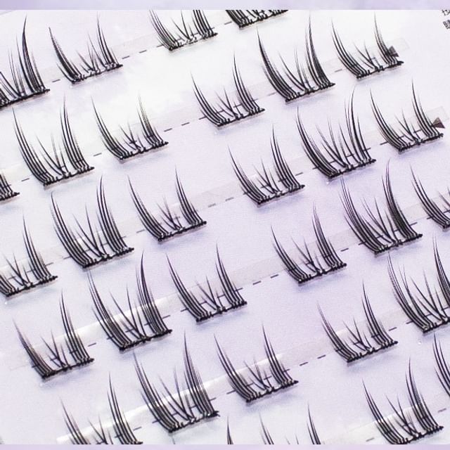 

LuxeFlutter - Natural Wispy Cluster Glue-Free False Eyelashes Black - One Size