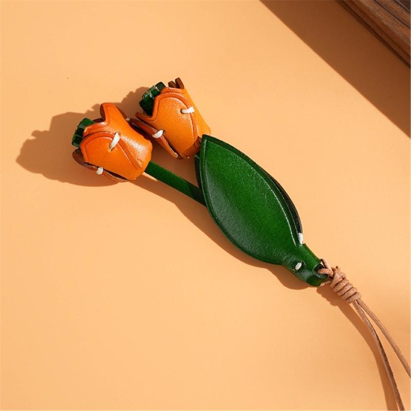 Tulips Keychain Charm Leather Elegant Flower Bag Pendant Hanging Ornament Suitable for Car Mirror or Bag Decoration