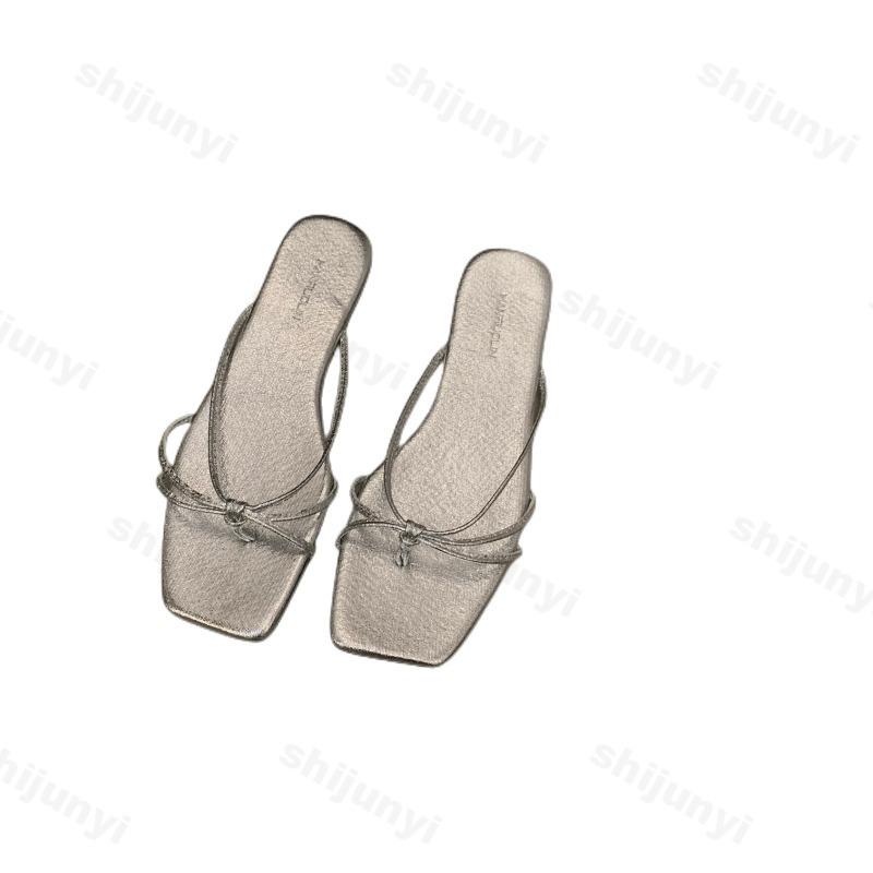 Fashion Summer Slippers Women's Shoes 2025 New Flat Flip Flops Comfortable Non Slip Outdoor Beach Shoes Fashion French Women Slippers