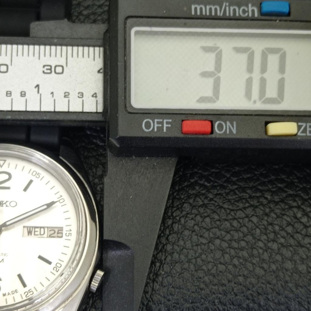 JAPAN VINTAGE SEIKO AUTOMATIC 7009A MENS FERRARI DIAL WATCH a700533-5 R203-a700533