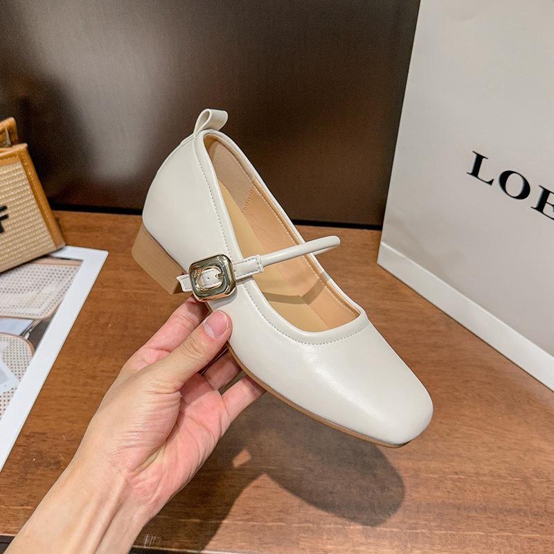 Retro single shoes square head thick heel small leather shoes one-word buckle casual Mary Jane women's shoes fashion light mouth single shoes