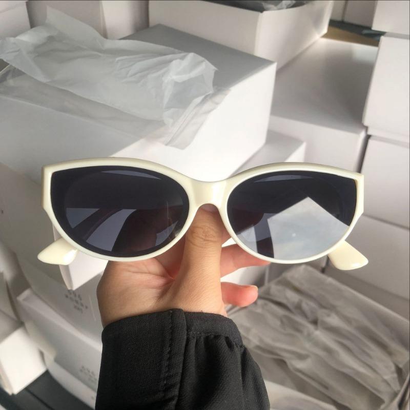 Cat Eye New Oval Sunglasses Personalized Vintage Fashion Trendy Female Girls Shades Popular Brand Designer Eyewear Lentes