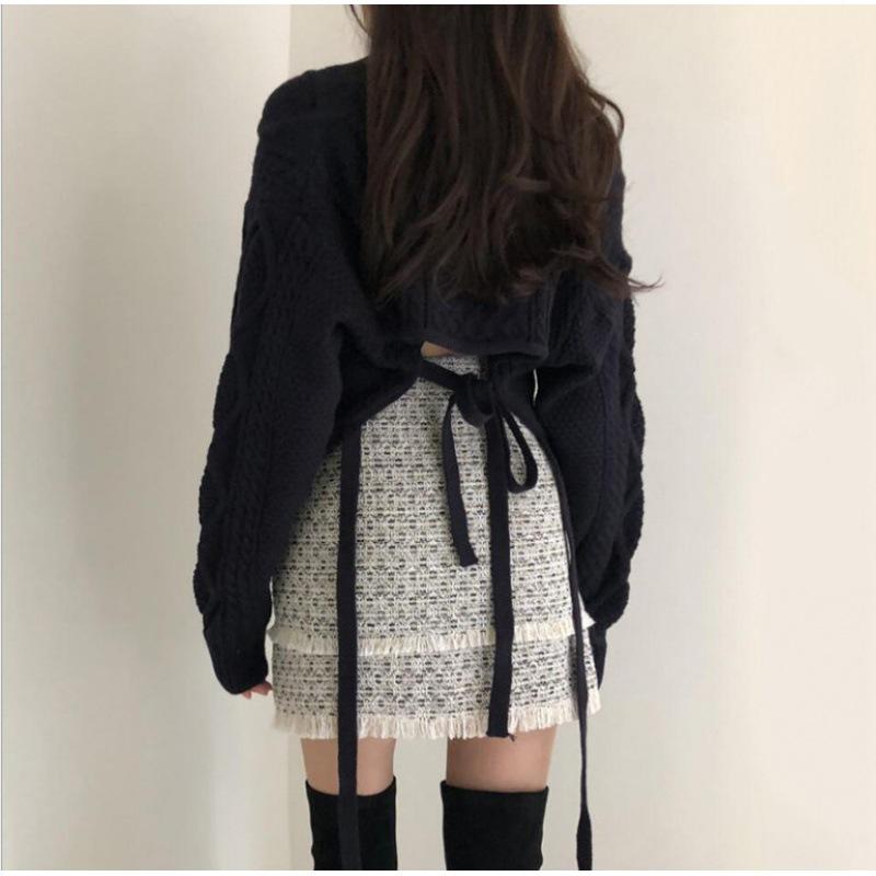 Retro V-Neck Knit Sweater with Back Tie – Stylish Autumn/Winter Women's Fashion