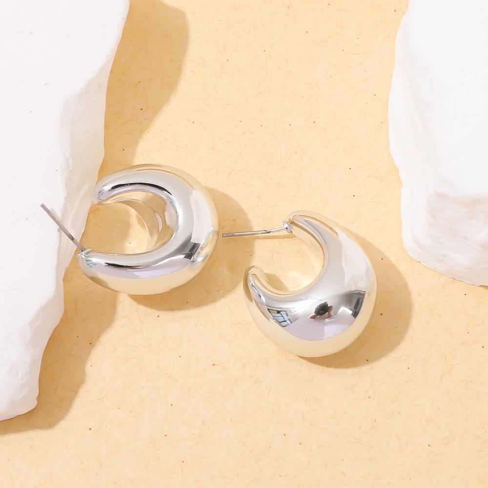 Retro Doudou C-shaped stud earrings French texture sense personalized fashion versatile light luxury sense wide face ear jewelry women