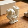 Figurka Myslitele, Vtipný Muž na Toaletě Přemýšlející Socha, 3D Tištěná Novinka Koupelnová Dekorace pro Kancelářskou Knihovnu, Dekorace na Stůl