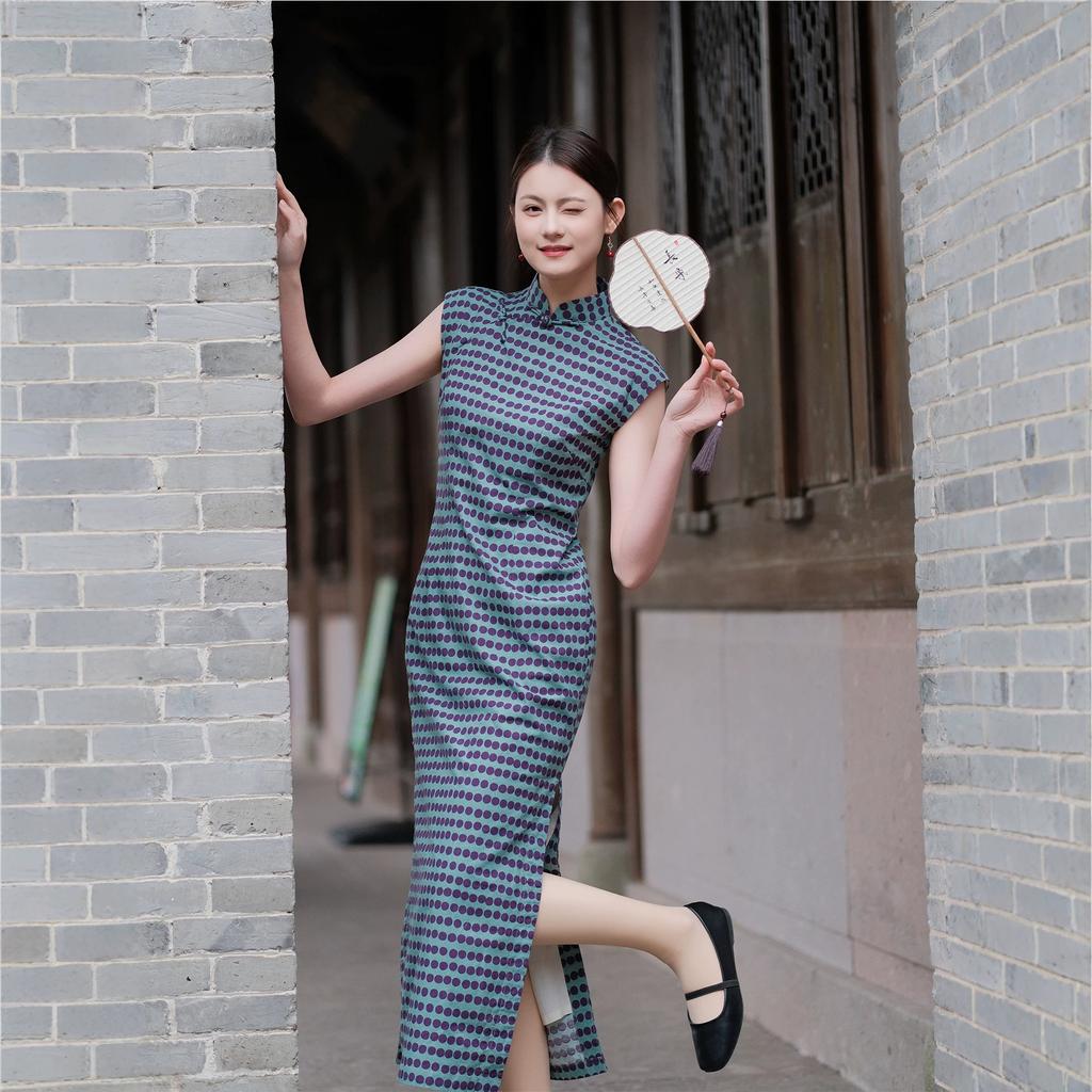Literary Hong Kong style blue polka dot cheongsam 1011 summer new Chinese retro full-open dress high-end sleeveless