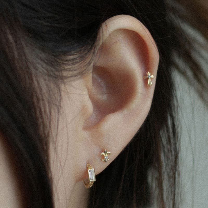 Youngglow 14k Antique Cross Cubic Piercing