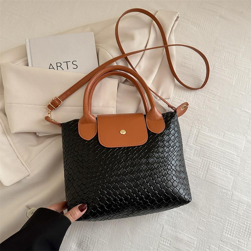 

Маленькая сумка-тоут из искусственной кожи с контрастной строчкой для повседневного городского стиля чёрный