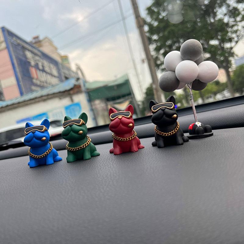 Buldočí ozdoby na auta odolné proti opotřebení Cítit se pohodlně Pryskyřičný materiál Dekorace palubní desky auta Příslušenství do auta Výzdoba interiéru