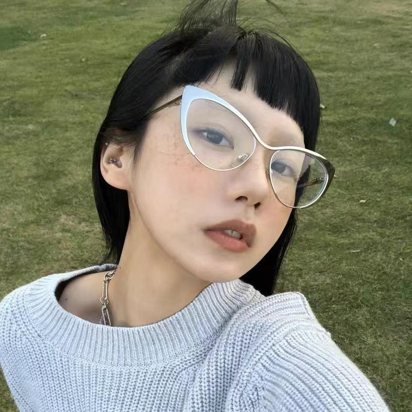 Fashion Unisex Round Plain Glasses for Men Women Metal Frame Glasses for Party Eyeglasses Silver Cat Eye Frame for Female
