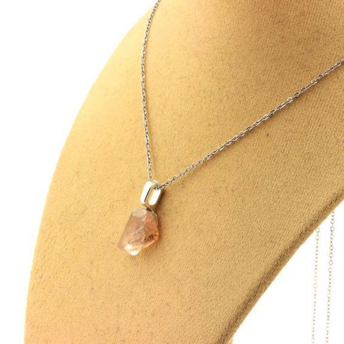 Pierres et Minéraux. Collier Fluorite rose brut. 6.42 ct. Massif du Mont-Blanc, France.