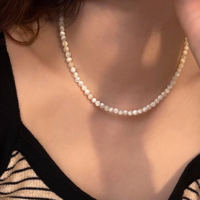 Elegant French Retro Horseshoe & Shell Beaded Choker Necklace for Women