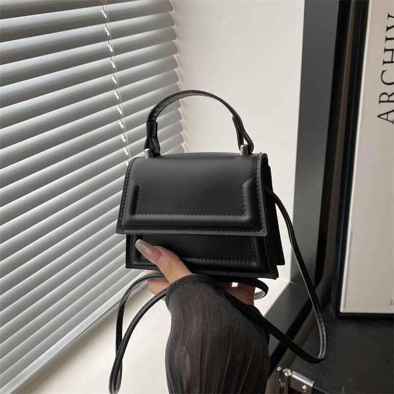 Niche Design Bag Women's Spring and Summer New Shoulder Messenger Bag Fashionable Versatile Small Square Bag