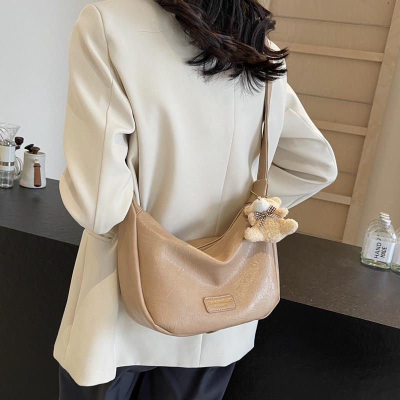This year's popular fashionSoft leather shoulder bag women's 2025 spring new versatile messenger dumpling bag