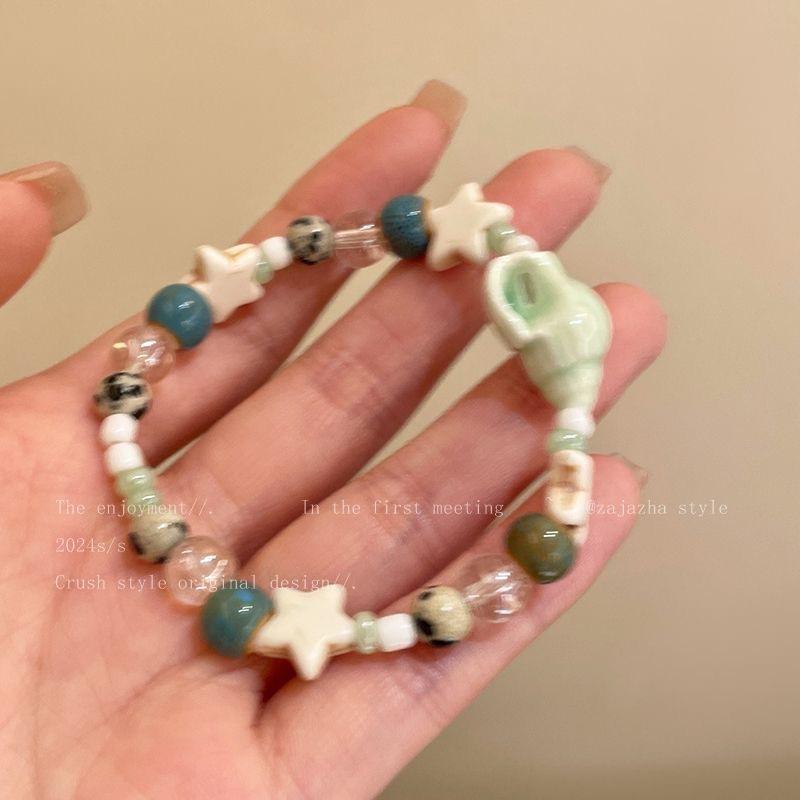 

Summer Vacation Style Sea Shell Star-shaped Ceramic Beaded Bracelet for Women, A Small and Exclusive Exquisite Accessory. зелений