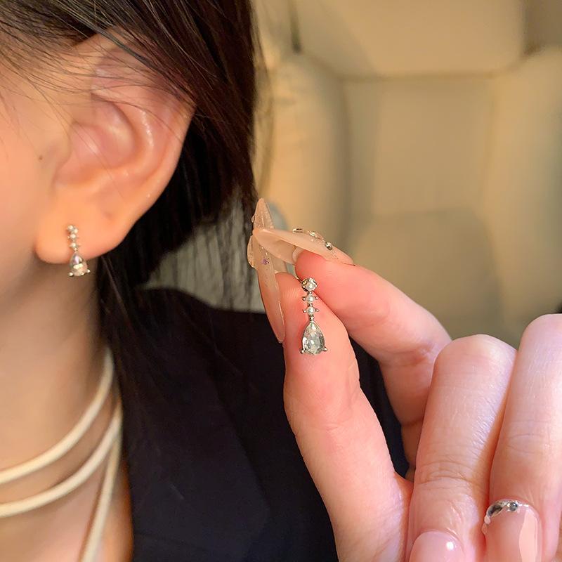 Flash diamond water drop pearl stud earrings women's small temperament Internet celebrity earrings New earrings