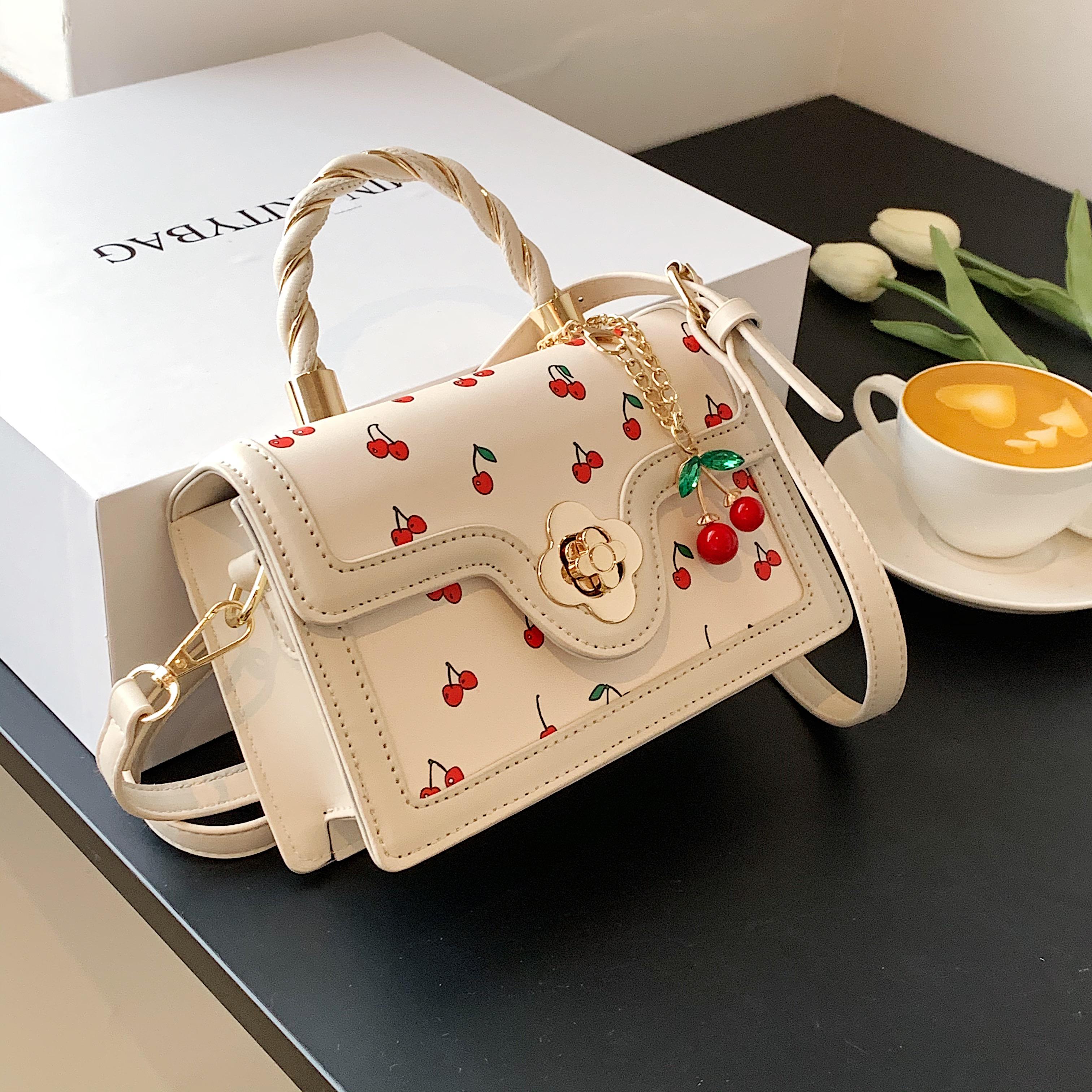 

Это красная сумочка с милым дизайном в виде вишен для свиданий и шопинга. (20cm<Max Length<30cm)