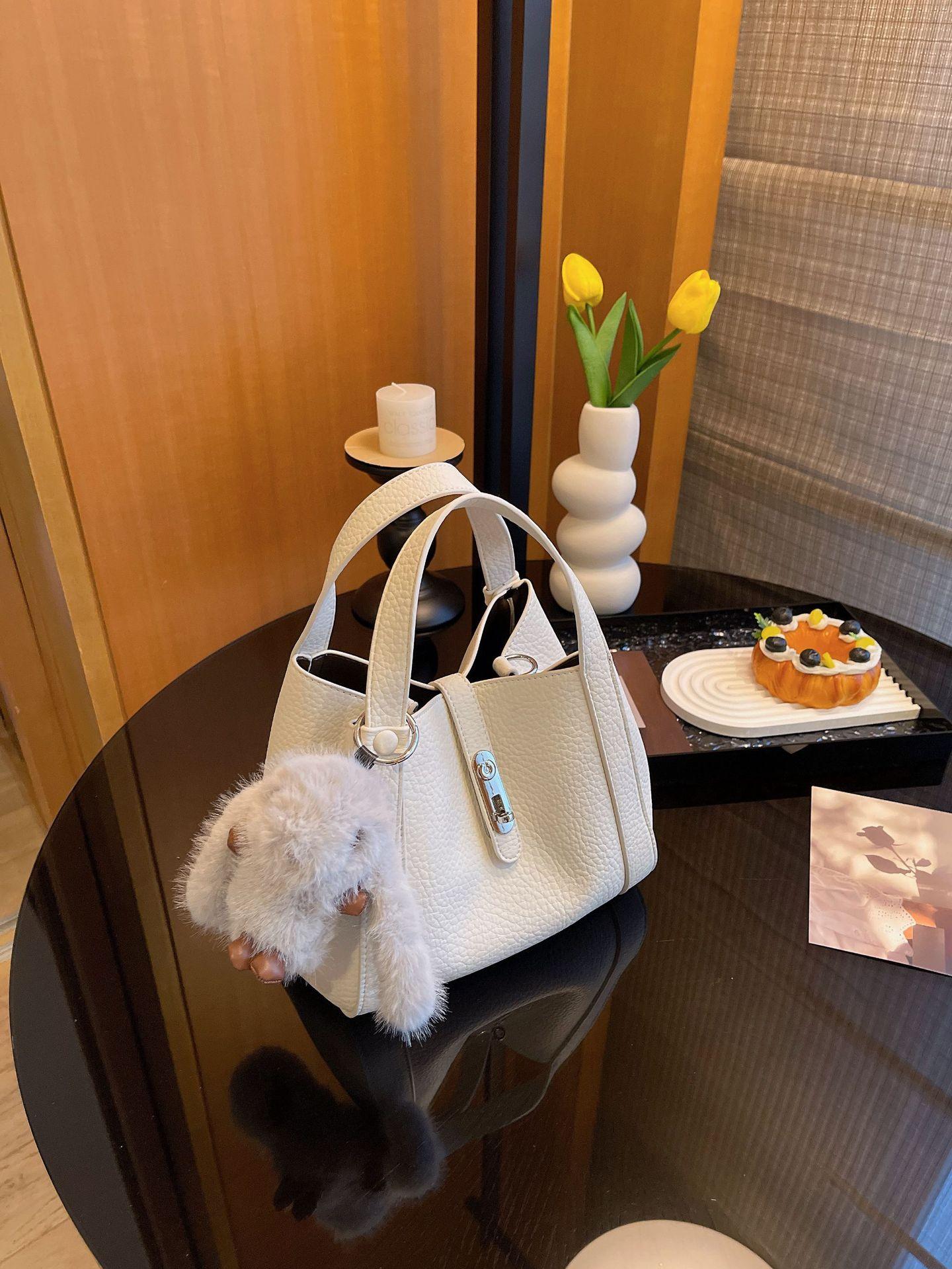

Advanced Leather Vegetable Basket Bucket Bag, New Versatile Commuting Bag, Niche Handheld Shoulder Crossbody Bag