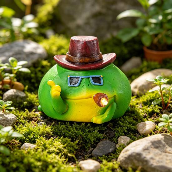 Frog Figurine Funny Smoke Frog Solar Garden Light Resin Waterproof Collectible Animal Ornaments for Patio Balcony Yard Garden