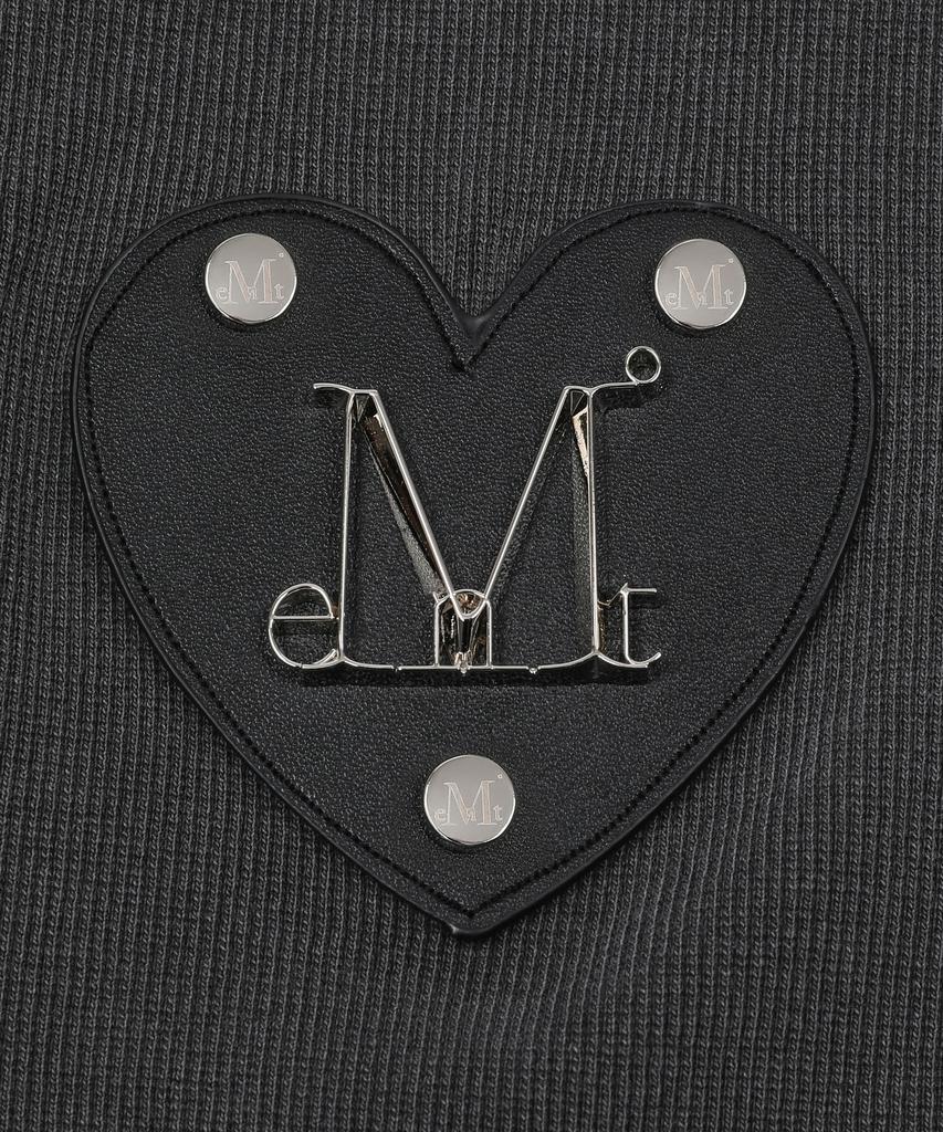 MUCENT Zend Heart Patch Henley Neck Asymmetrical Long Sleeve Tee