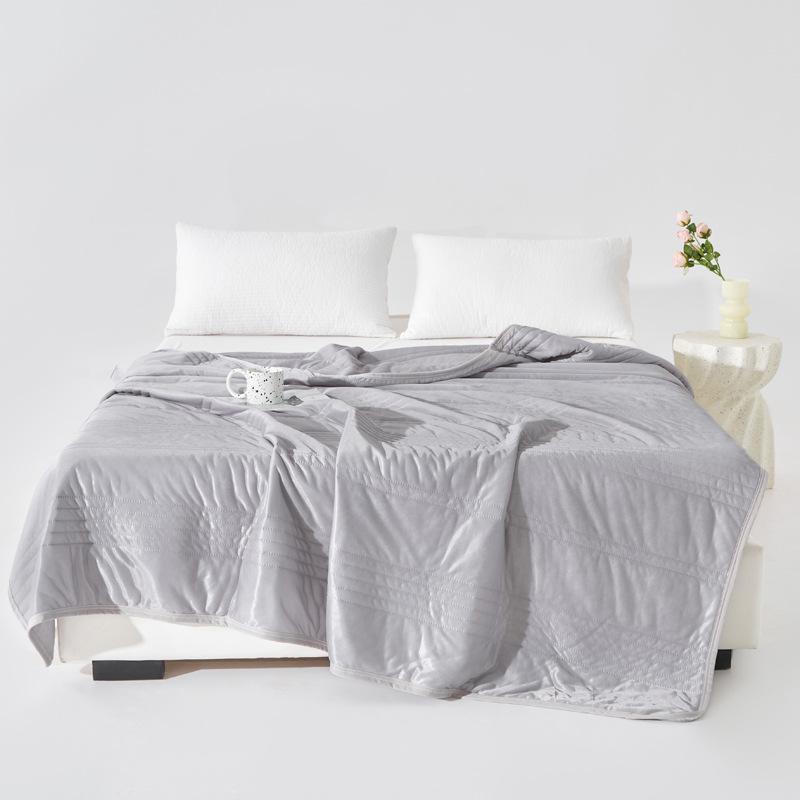Cool Silk Summer Quilt: Breathable, Skin-Friendly for Dorm or Office Use