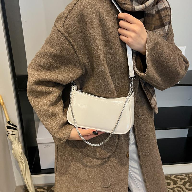 

Popular niche retro chain underarm bag women s 2025 new casual fashion shoulder messenger bag 22*6*11 белый