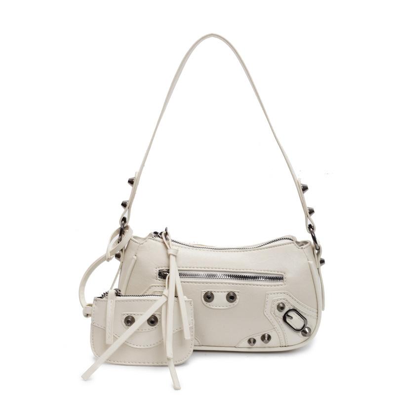 Niche design simple fashion rivet shoulder bag women's winter new retro messenger women's bag