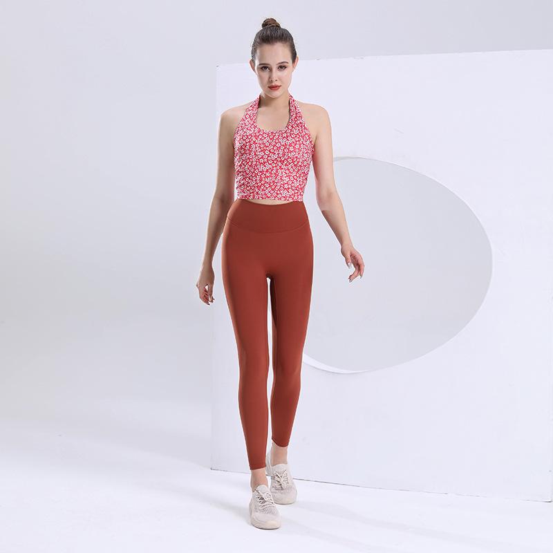 

Комплект: Цветочный топ-халтер и бесшовные брюки для йоги Large