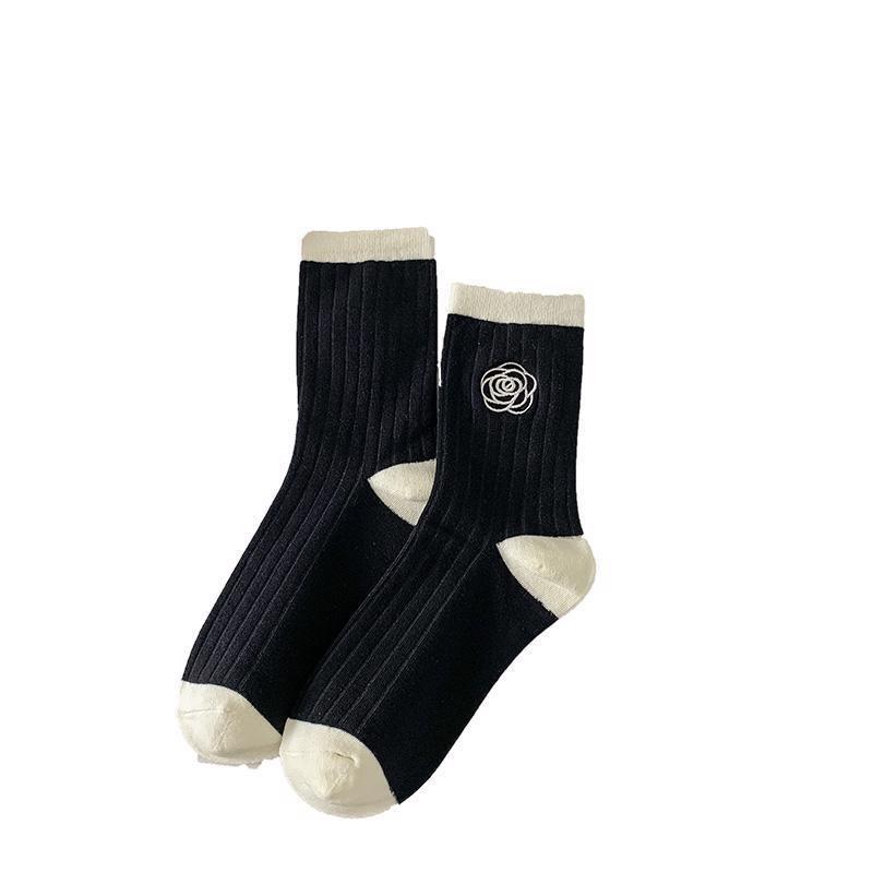 Ladies Spring and Autumn New Style Camellia Embroidery Black and White Contrast Color Sweet Tube Cotton Socks