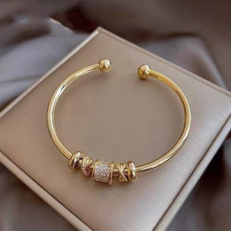 

Adjustable opening women s bracelet