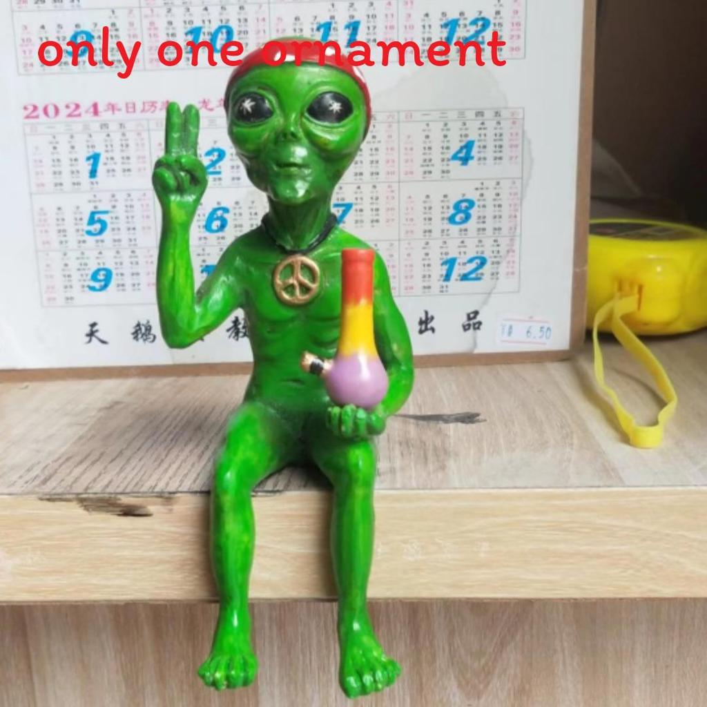Resin Cat Dog Alien Statue With Artistic Design For Home Decor And Gift Giving