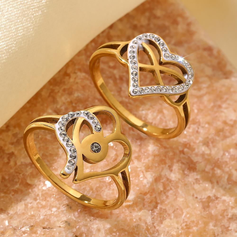 

Кільце з нержавіючої сталі Серце Порожнисте Кераміка Інкрустована Діамантом Парне кільце Корейська версія Легкий Люкс Титанова сталь Ювелірні вироби 10No.