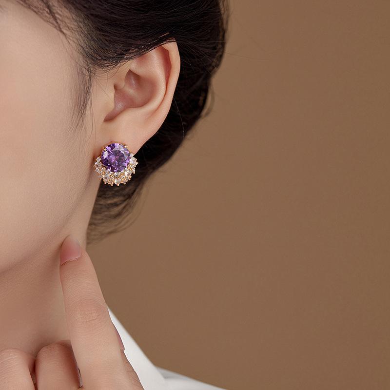 2024 koreanische Version der Damenohrstecker modische einfache leichte Luxus-High-End-Ohrringe Zirkon voller Diamanten vielseitige Ohrringe