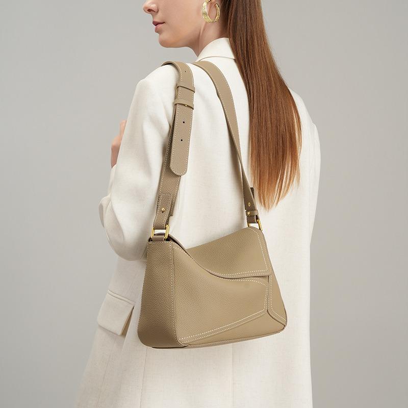 First layer cowhide pillow bag fashionable and versatile design sense niche messenger bag underarm portable leather new shoulder bag