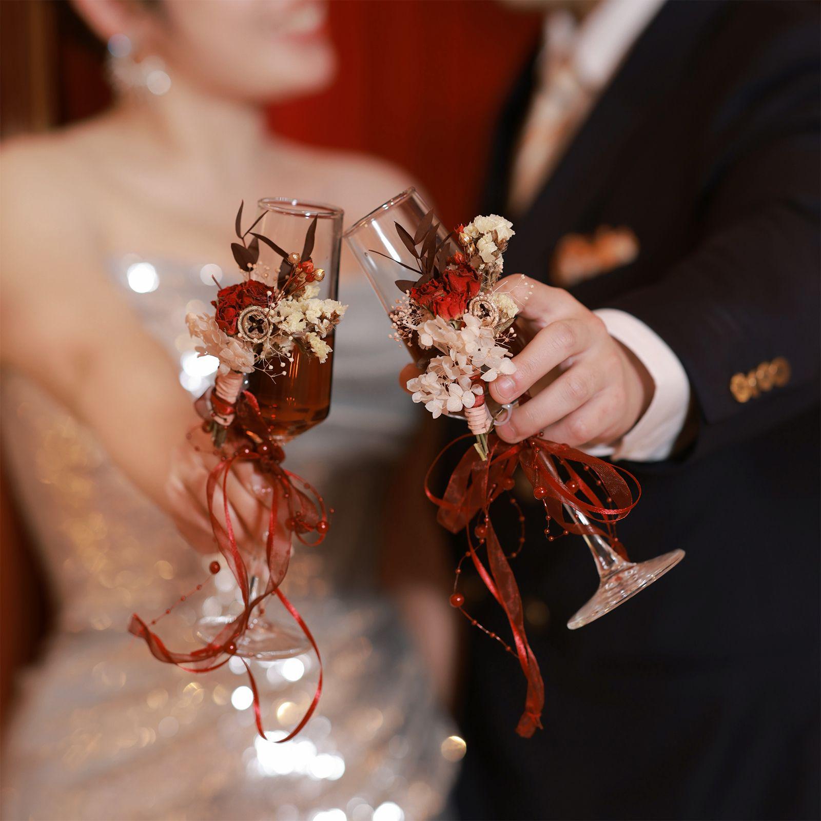 

Elegant Bridal High-Stem Champagne Glass with Floral Design for Wedding Toasts No Specification