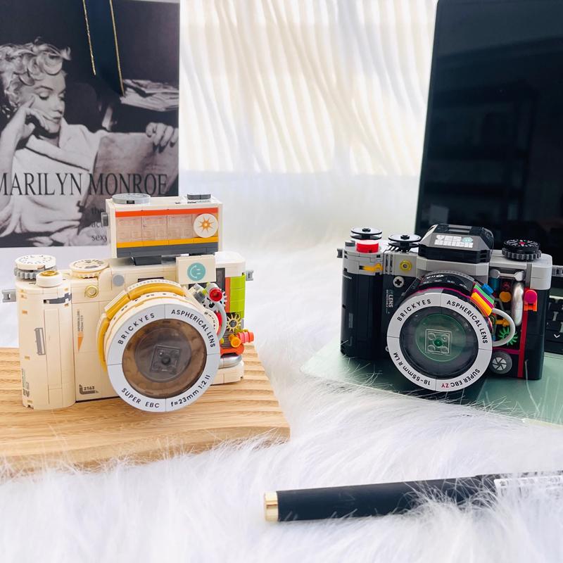 New Mechanical Retro Camera Men And Women Assembled Building Blocks Toy Model Ornaments Children's Holiday Gifts