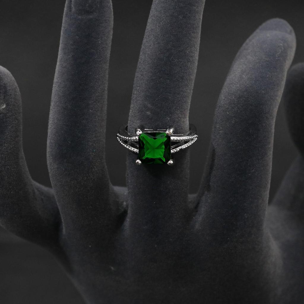 Elegant Zircon Pendant Necklace & Earring Set: Luxury Bridal Accessories for Refined Weddings & Dresses