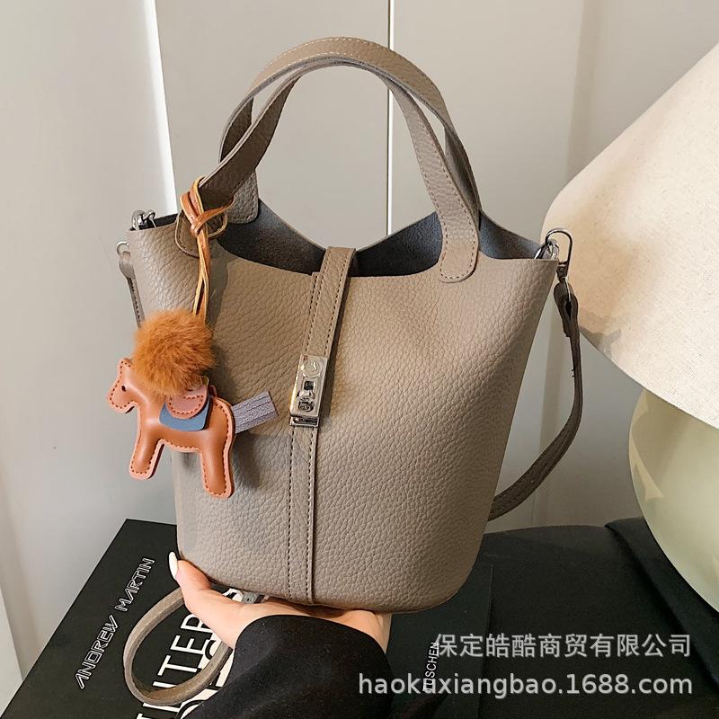 Vintage Maillard Small Bag 2025 New Casual Versatile Women's Messenger Bag Exquisite Hand-held Mother Bucket Bag
