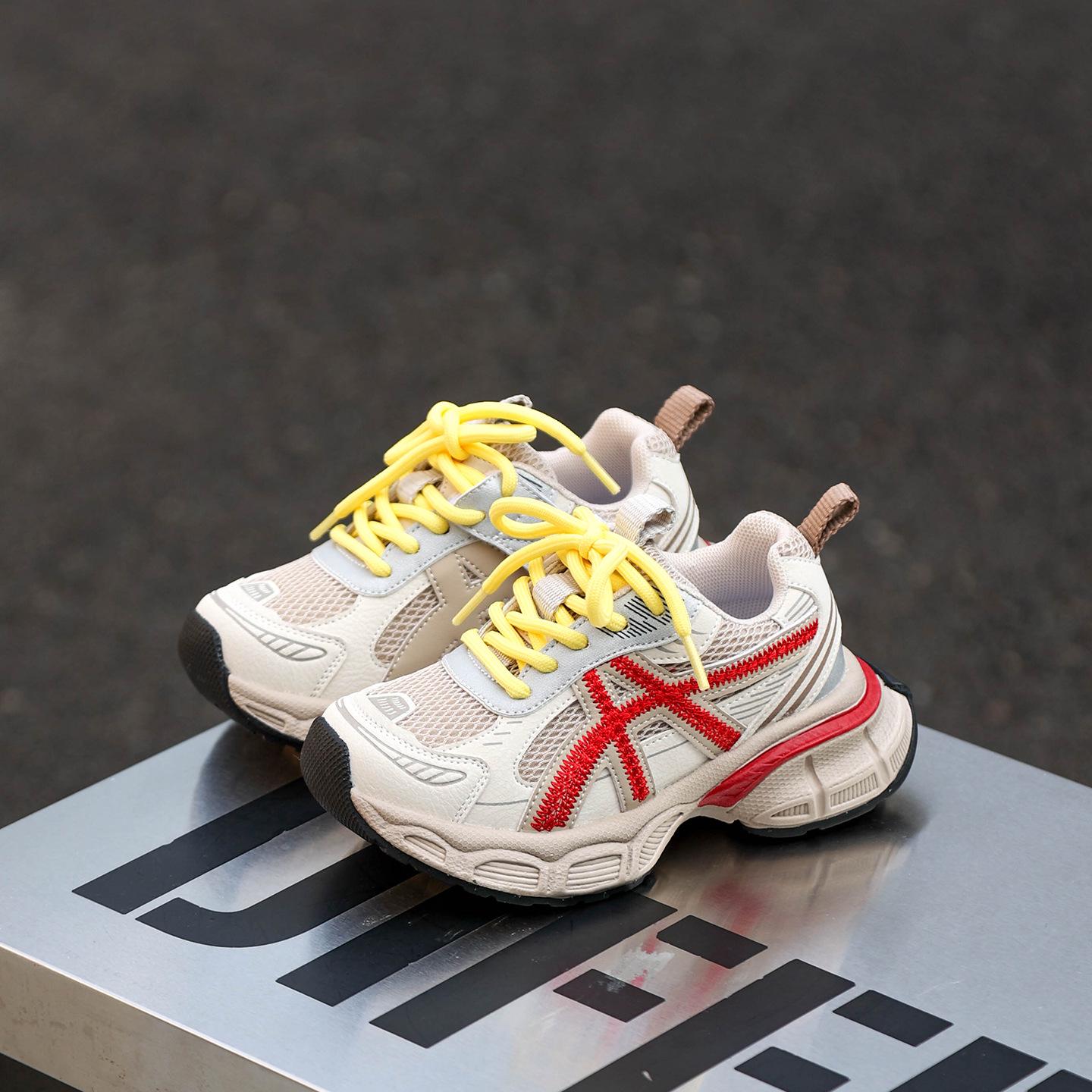 

2026 Spring Kids Breathable Sports Shoes: Casual Running Sneakers for Boys & Girls 29 червоний