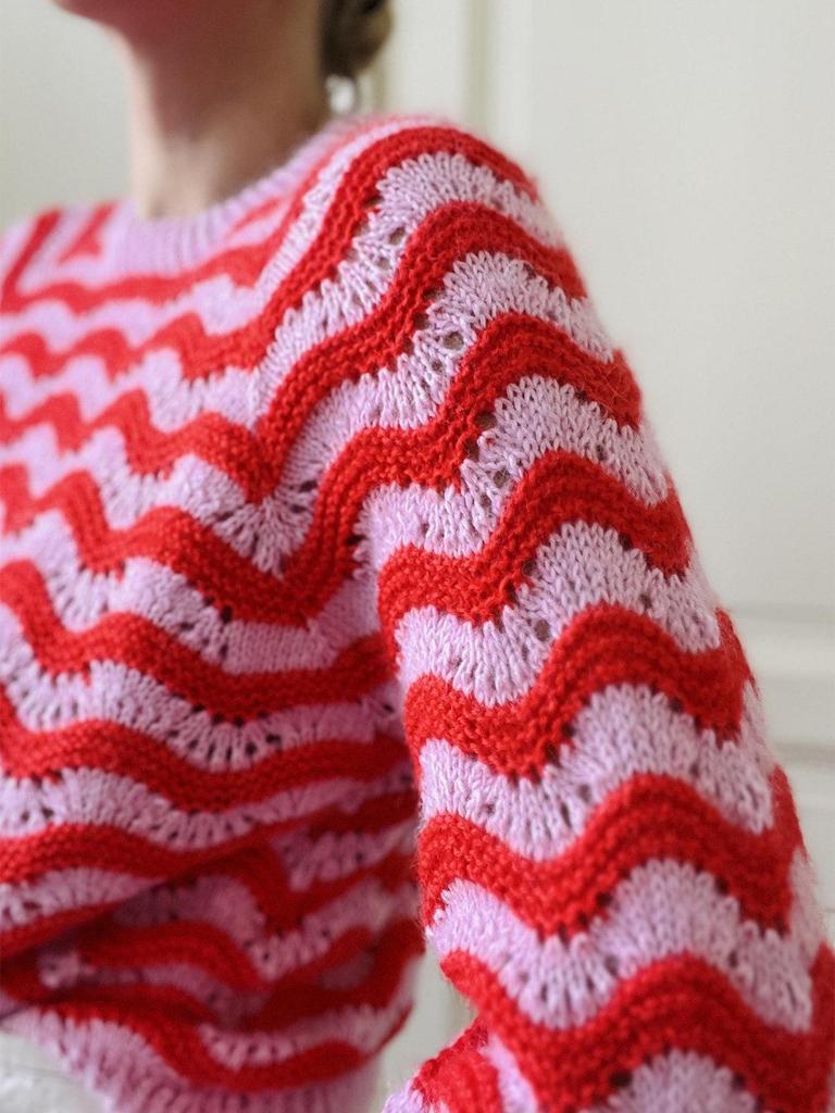 European Wave Stripe Round Neck Sweater – Women's Casual Long Sleeve Knitwear for Autumn & Winter.