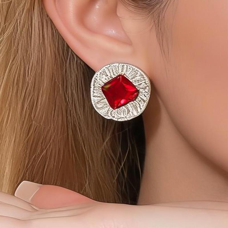 Palace Style Shiny Cubic Zirconia Square Stud Earrings - Silver Luxury Design for Women