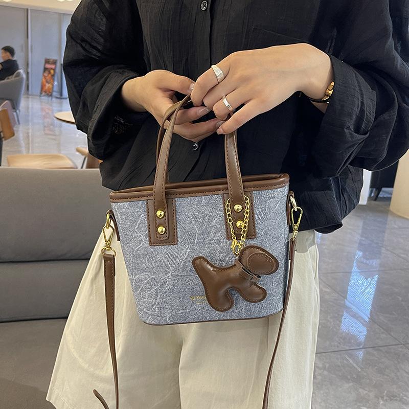Simple Handbag Bag Women's High-end Sense Versatile Single Shoulder Oblique Span Bag Niche Design Commuter Bucket Bag