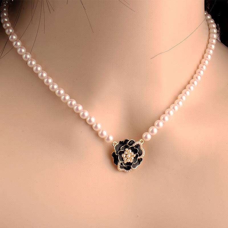 

Комплект ожерелья и серег с жемчугом класса люкс Camellia Shi Jia для женщин
