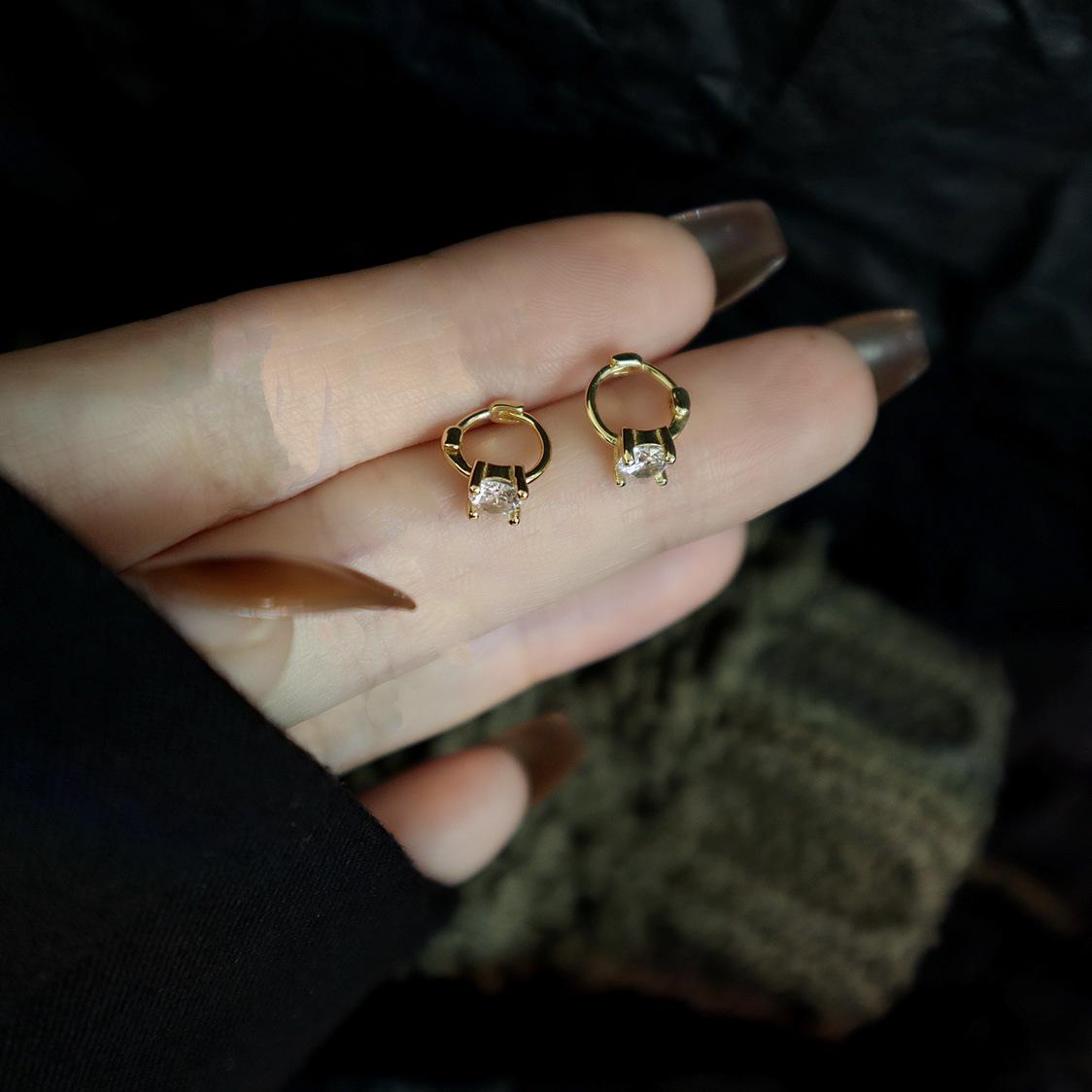 

Gold-Plated S925 Sterling Silver Diamond-Studded Minimalist Earrings for Women 925 Silver