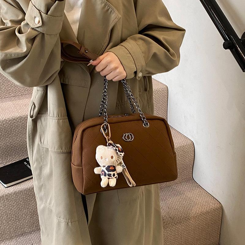 

2025 новая высокотекстурная сумка-подушка для боулинга женская высококлассная сумка-мессенджер на цепочке в иностранном стиле через плечо 28*10.5*19