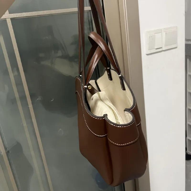 Feminine Tote Shoulder Bag Large Capacity Plutonium Leather Retro Crossbody Casual Portable Bucket Bags