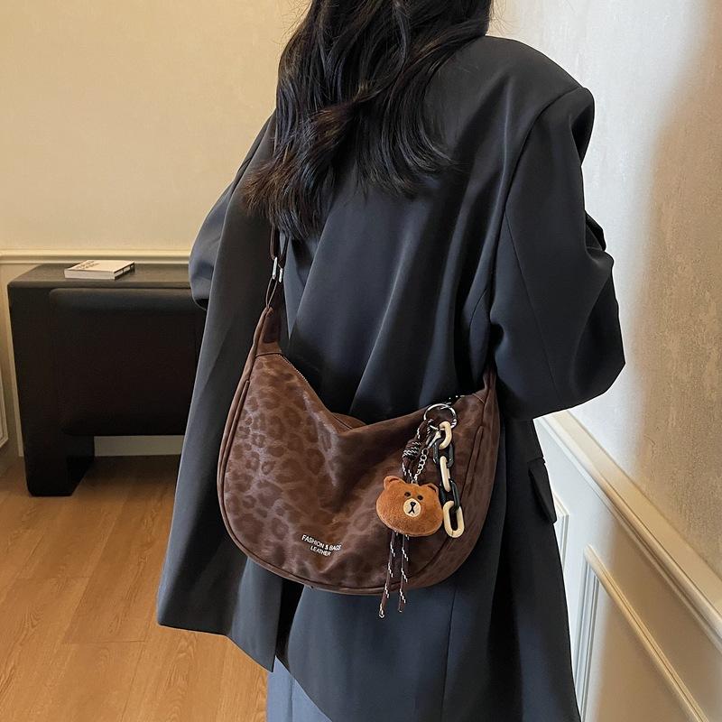 This year's popular niche bag 2025 new women's bag fashion super fire messenger bag versatile ins dumpling bag