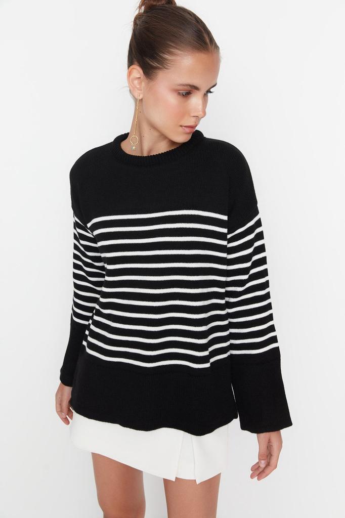 Women's Fashionable Stylish Sweater Black Wide Fit Couple Striped Knitwear Sweater