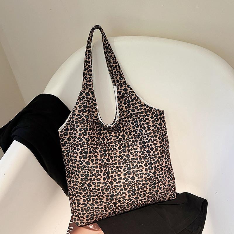 Stylish And Spacious Canvas Tote Bag For Women Perfect For Daily Use And Casual Outfits