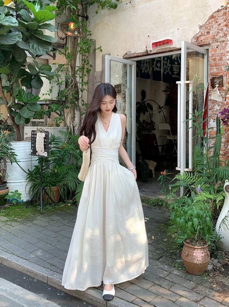 French V-neck Sleeveless Dress Women's Summer Pure Desire Temperament Waist Thin Small a Word Long Skirt